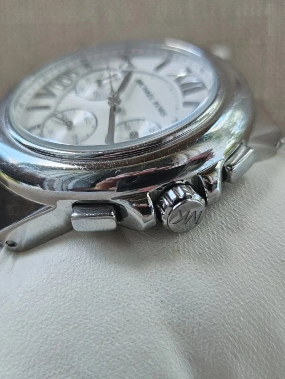 Michael Kors Wrsitwatch Multi Function Silver Tone Analog Date Calendar Watch
